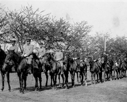 1919［T8］頃 医学部生 乗馬練習