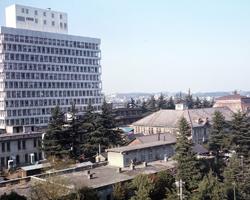 1975［S50］頃 臨床研究棟と病院旧館